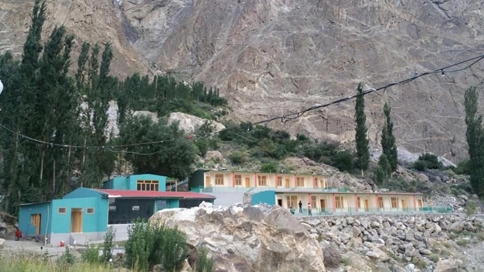 Eden Lake View Hotel Karimabad  Bagian luar foto