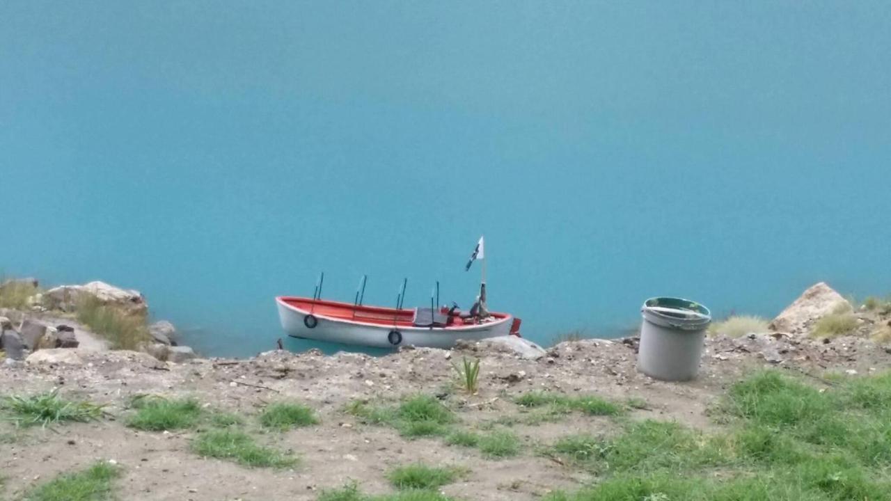 Eden Lake View Hotel Karimabad  Bagian luar foto