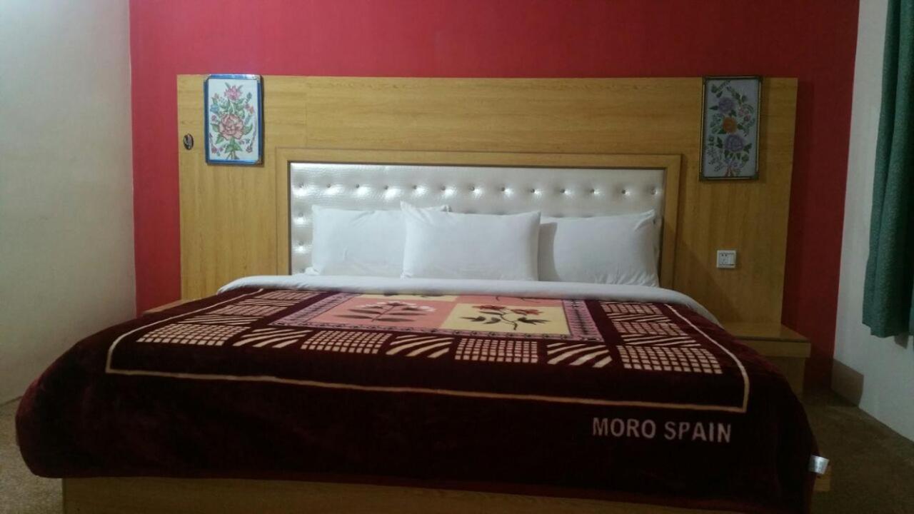 Eden Lake View Hotel Karimabad  Bagian luar foto