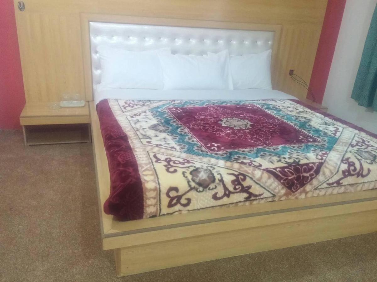 Eden Lake View Hotel Karimabad  Bagian luar foto