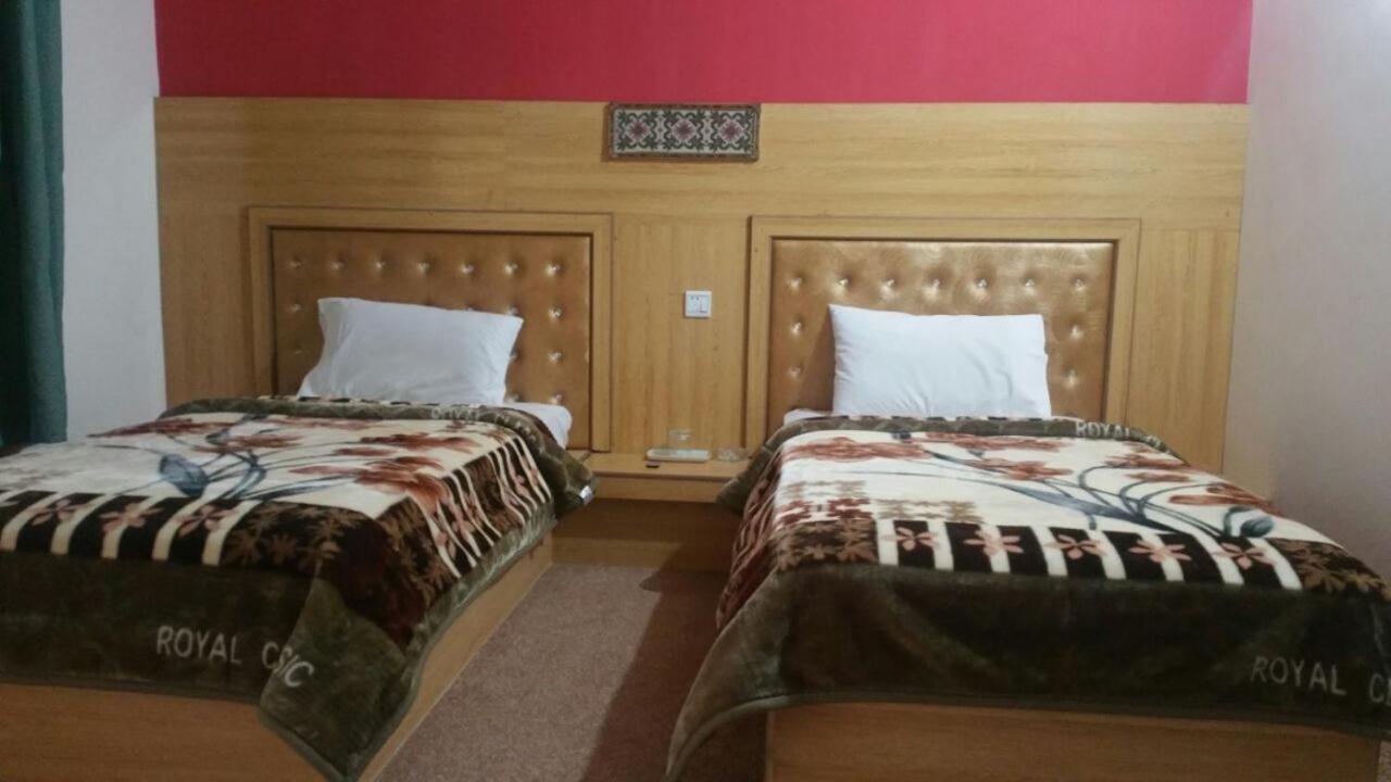 Eden Lake View Hotel Karimabad  Bagian luar foto